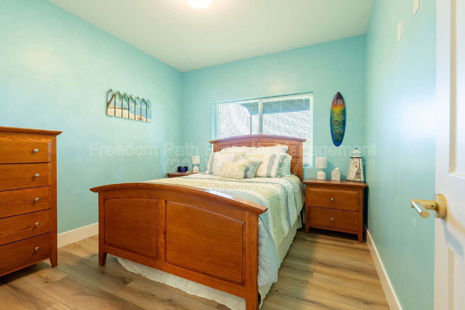 Fully Furnished Lakeview Home in Sagle — Seasonal Rental, Oct 2026–Apr 2027 | Water, Sewer, Trash & WiFi Included property image