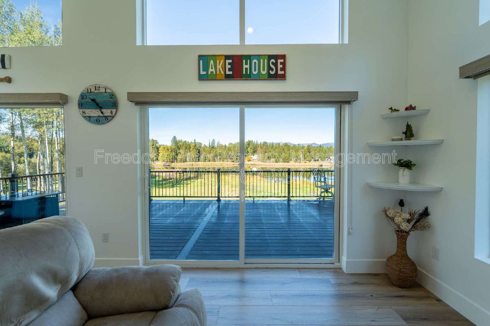 Fully Furnished Lakeview Home in Sagle — Seasonal Rental, Oct 2026–Apr 2027 | Water, Sewer, Trash & WiFi Included property image