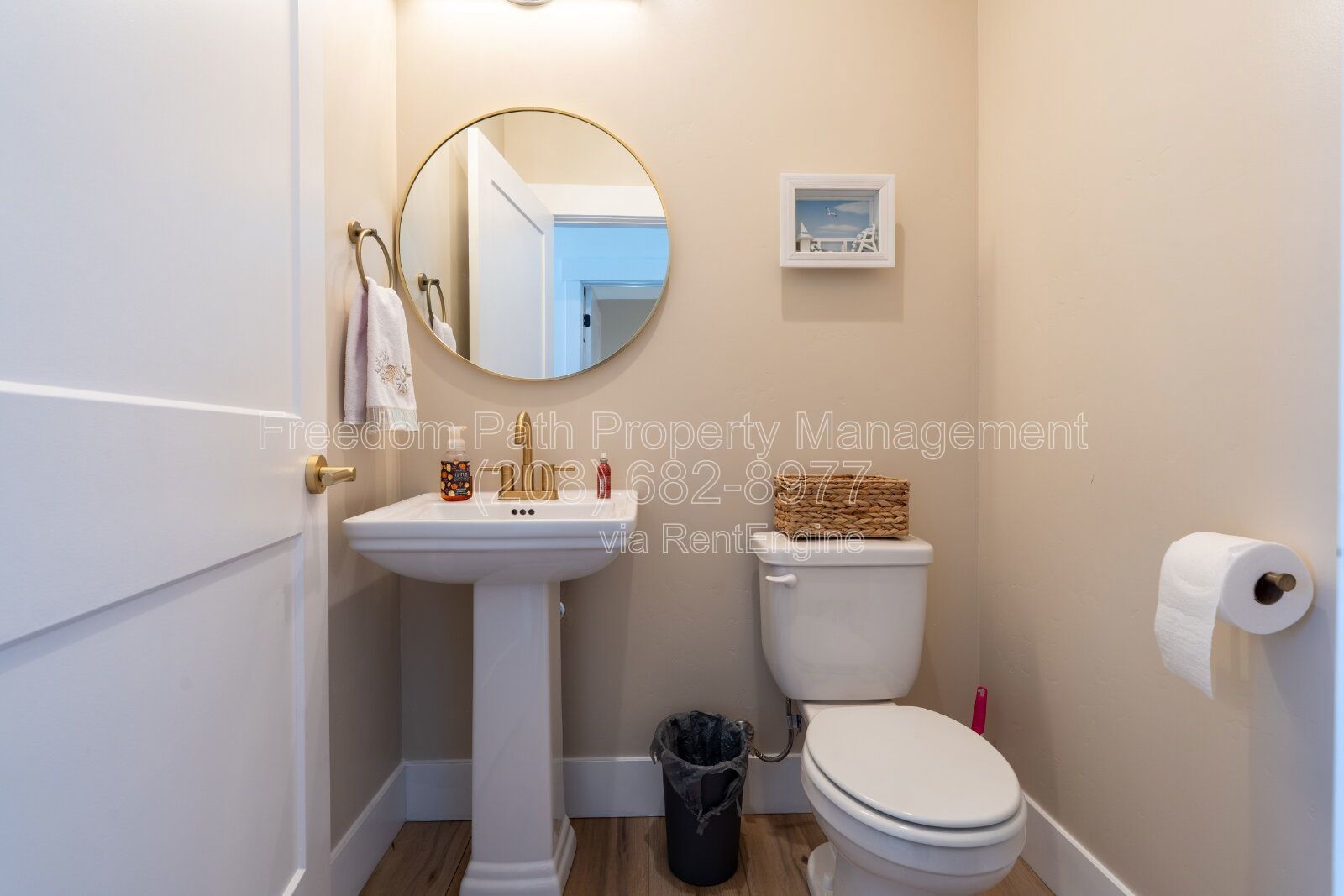 Fully Furnished Lakeview Home in Sagle — Seasonal Rental, Oct 2026–Apr 2027 | Water, Sewer, Trash & WiFi Included property image