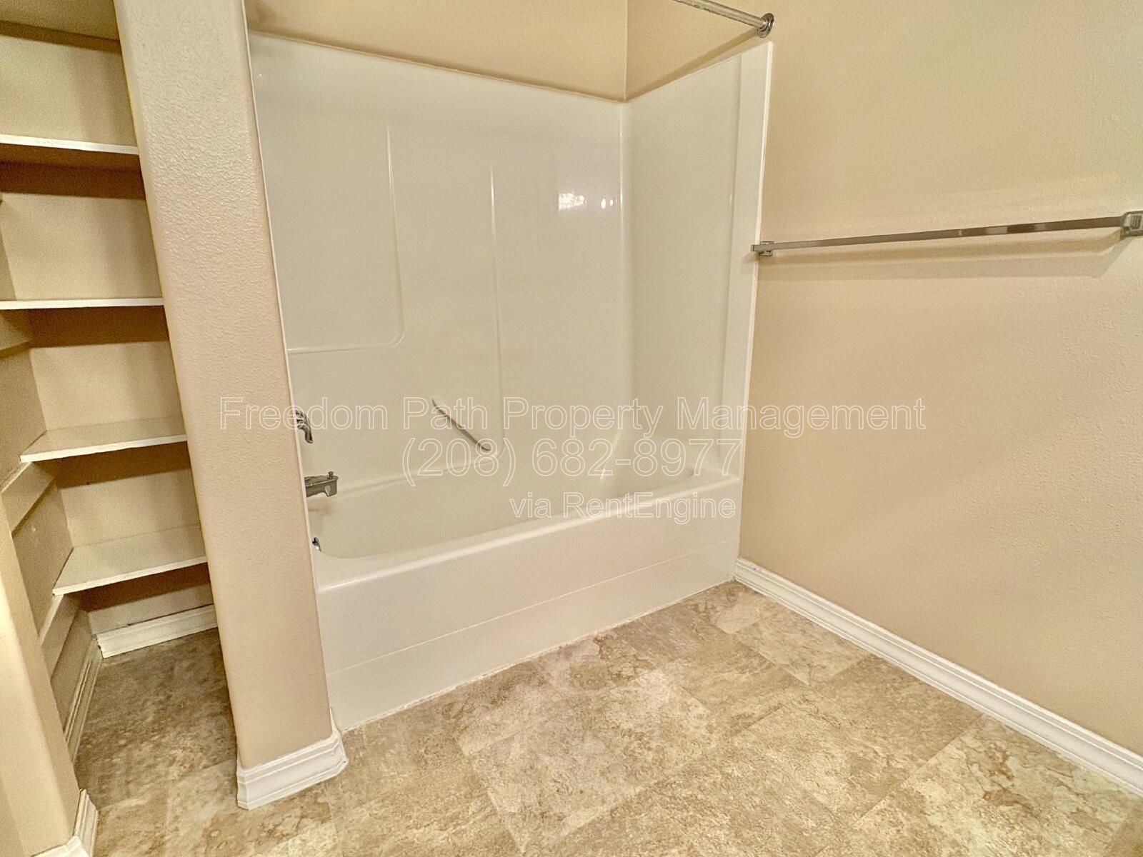 Top-Floor 3 Bed / 2 Bath Condo with Scenic Views in Post Falls property image