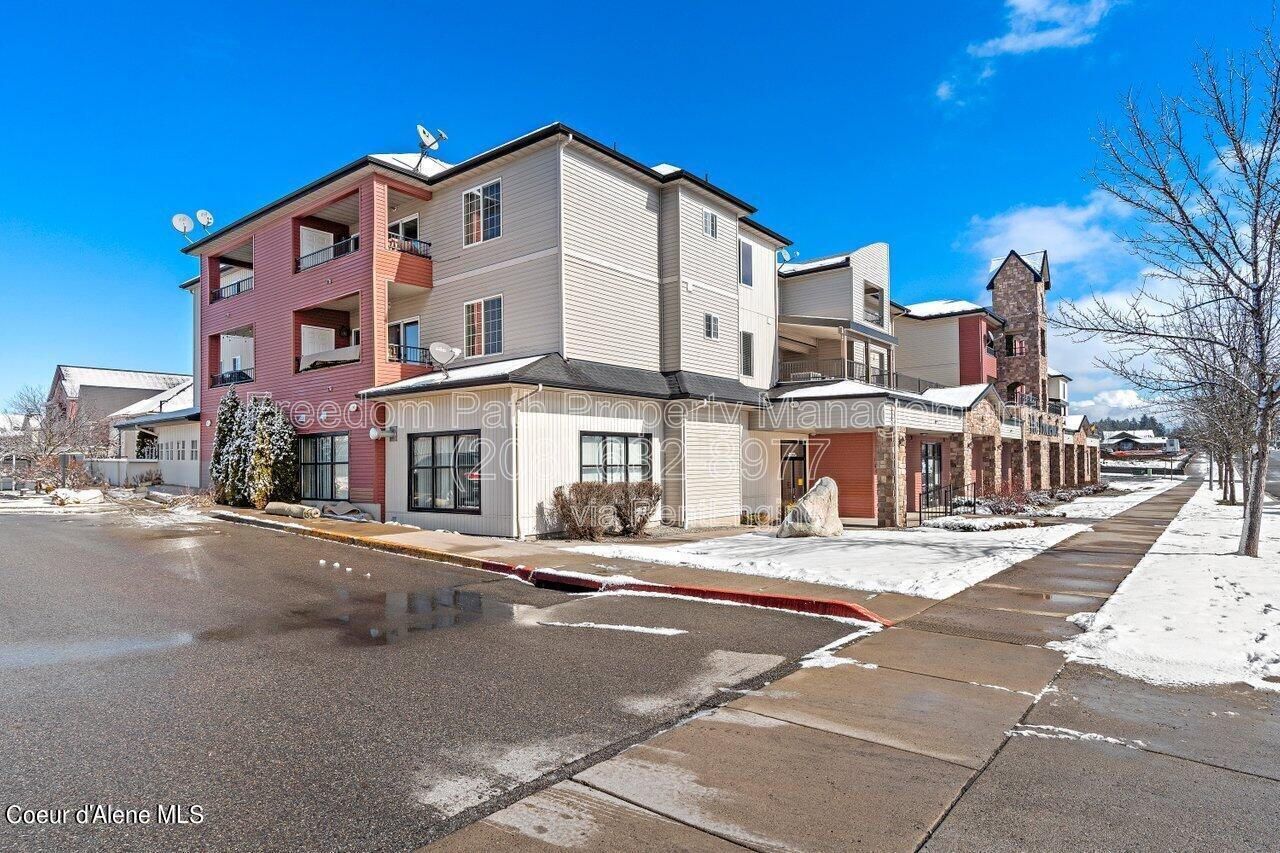 Top-Floor 3 Bed / 2 Bath Condo with Scenic Views in Post Falls property image