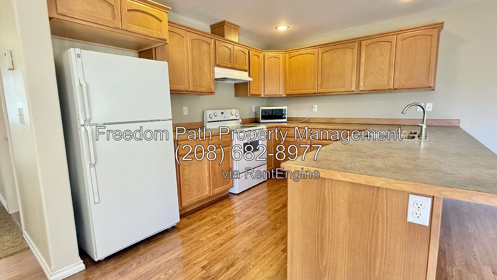Spacious 3 Bed / 2.5 Bath Townhome on N Boyer - Attached Garage, W/D Included, Mountain Views property image