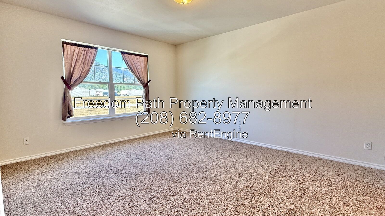 Spacious 3 Bed / 2.5 Bath Townhome on N Boyer - Attached Garage, W/D Included, Mountain Views property image