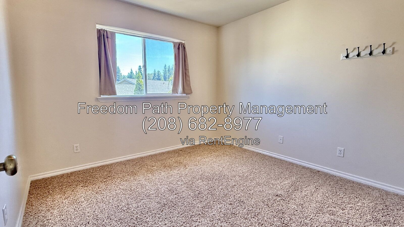Spacious 3 Bed / 2.5 Bath Townhome on N Boyer - Attached Garage, W/D Included, Mountain Views property image