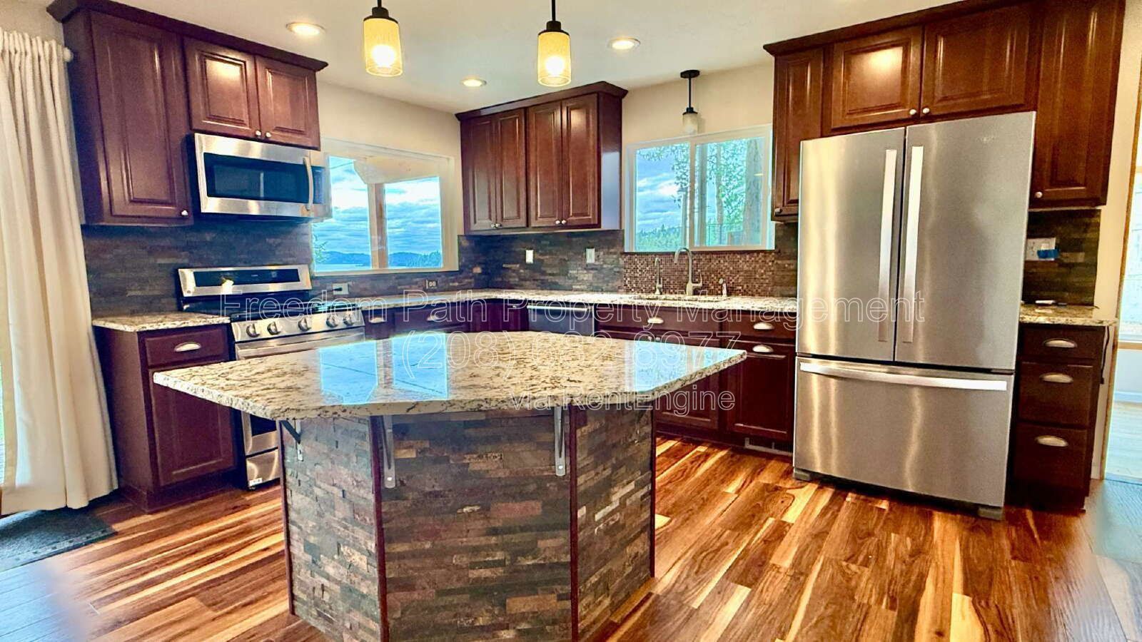 Stunning Lakeview Home with Luxury Finishes and Private Guest Suite property image