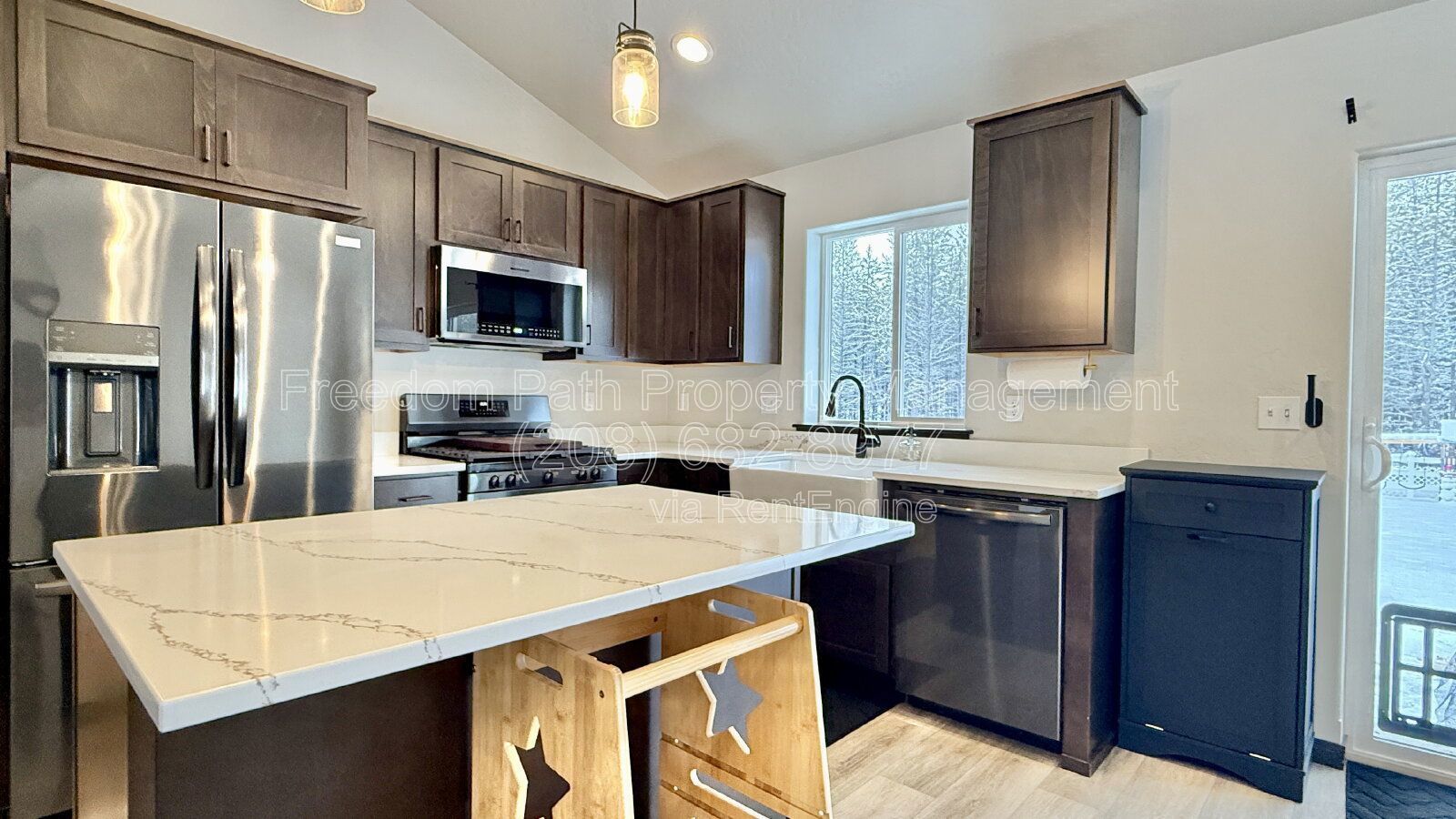 Newer 3 Bedroom / 2 Bathroom Home on Large Fenced Lot – Single Level – Central A/C property image