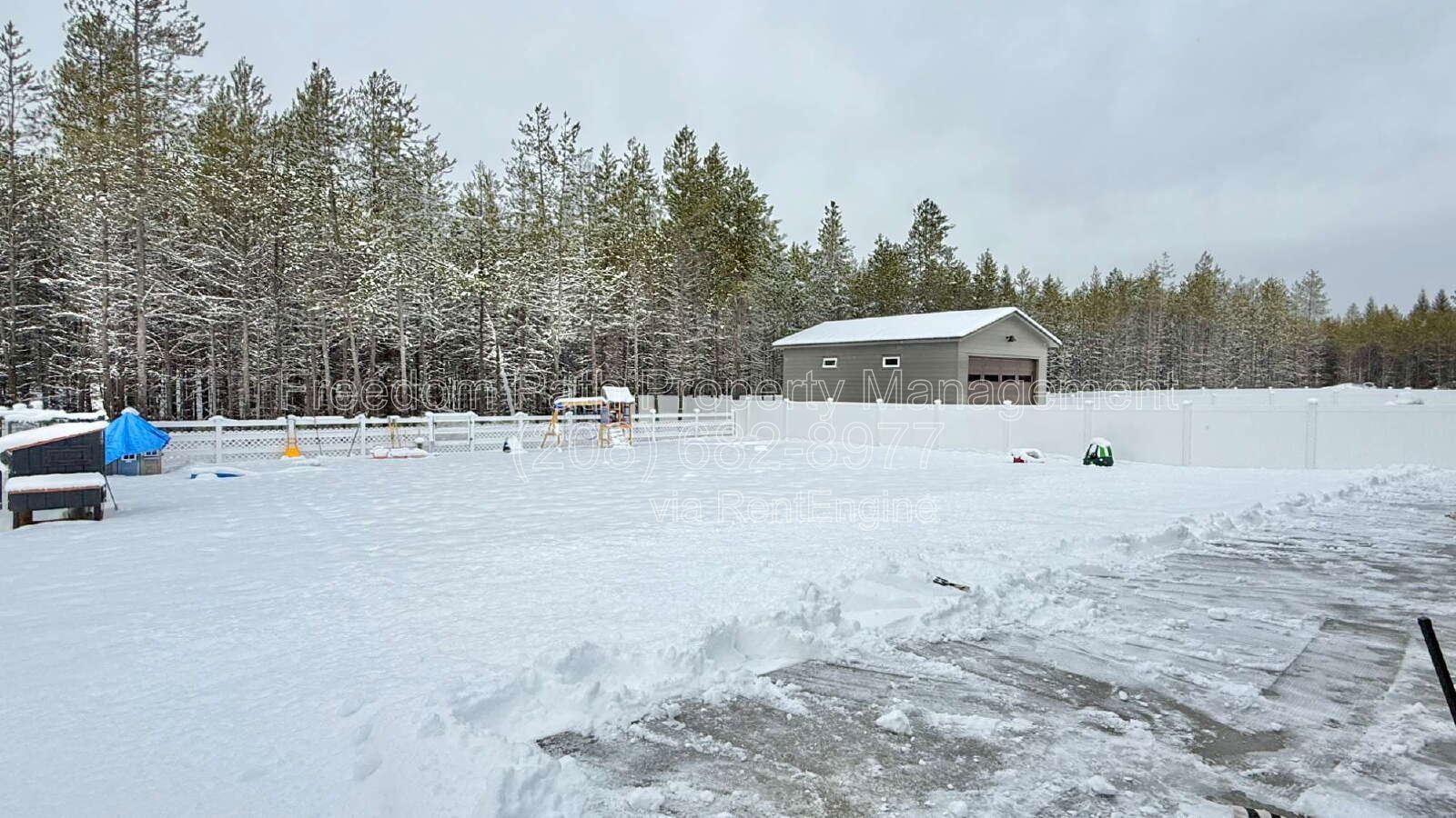 Newer 3 Bedroom / 2 Bathroom Home on Large Fenced Lot – Single Level – Central A/C property image