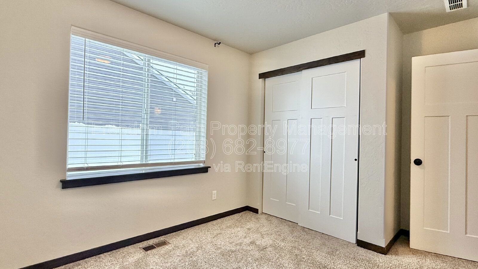 Newer 3 Bedroom / 2 Bathroom Home on Large Fenced Lot – Single Level – Central A/C property image