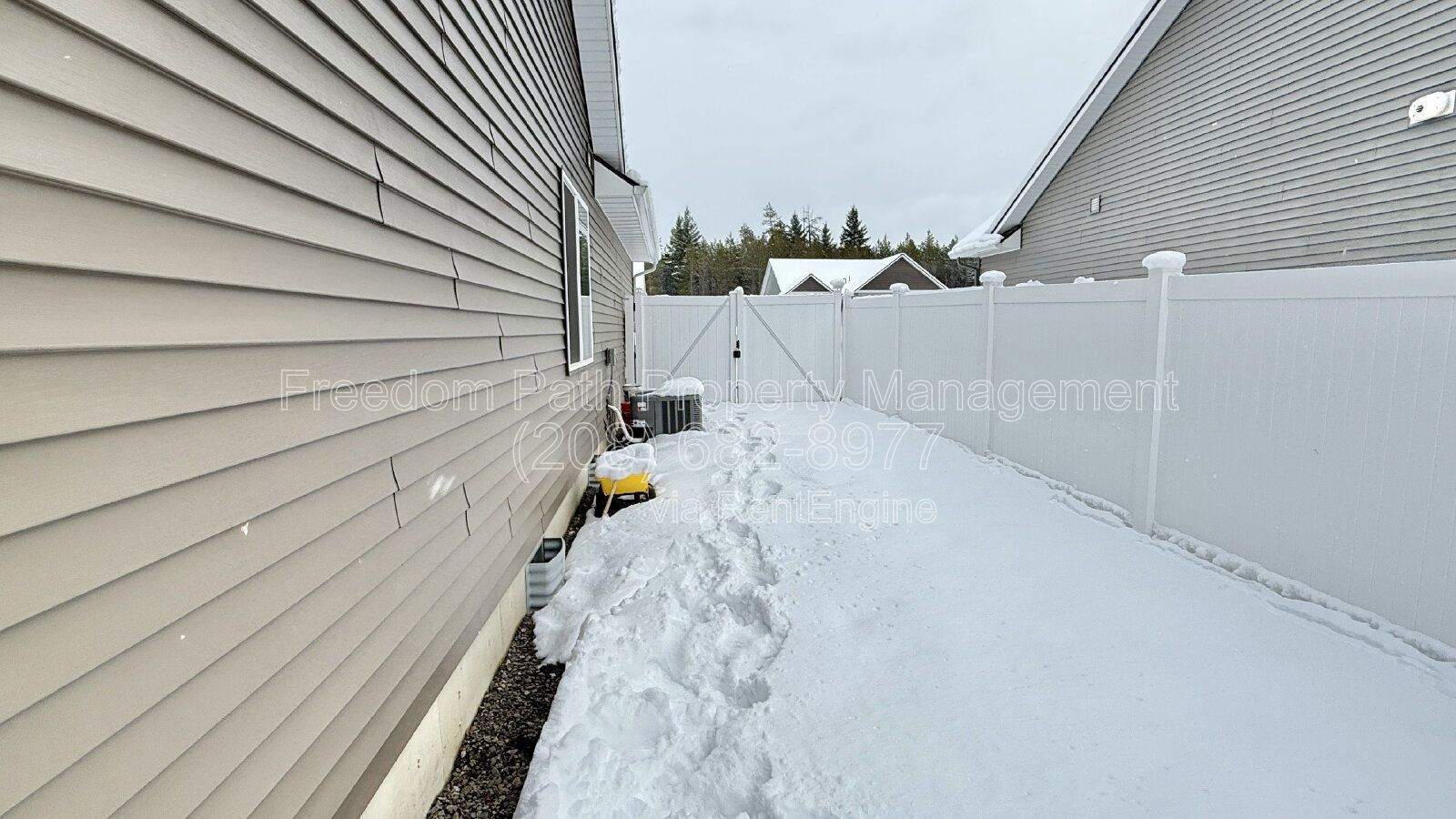 Newer 3 Bedroom / 2 Bathroom Home on Large Fenced Lot – Single Level – Central A/C property image