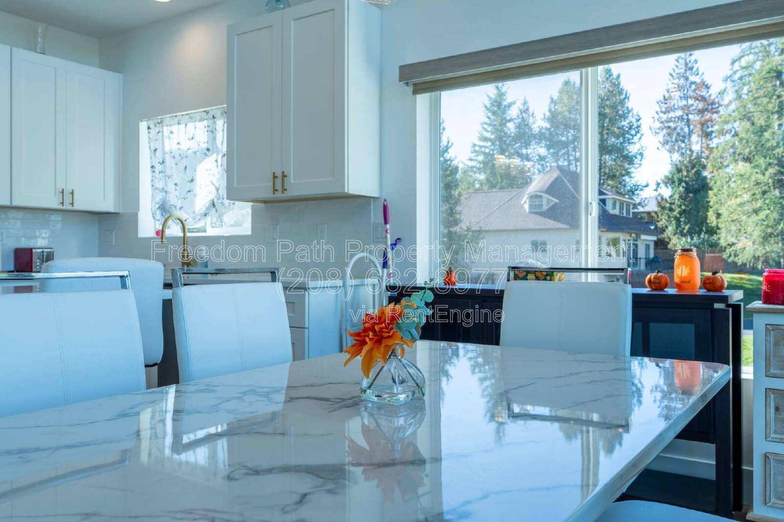 Fully Furnished Lakeview Home in Sagle — Seasonal Rental, Oct 2026–Apr 2027 | Water, Sewer, Trash & WiFi Included property image
