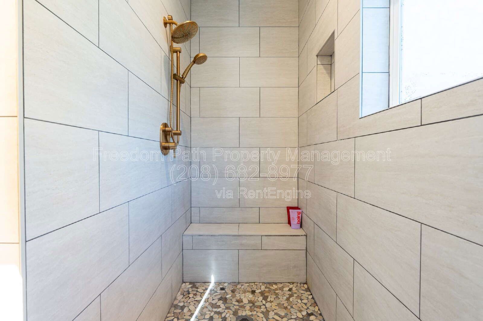 Fully Furnished Lakeview Home in Sagle — Seasonal Rental, Oct 2026–Apr 2027 | Water, Sewer, Trash & WiFi Included property image