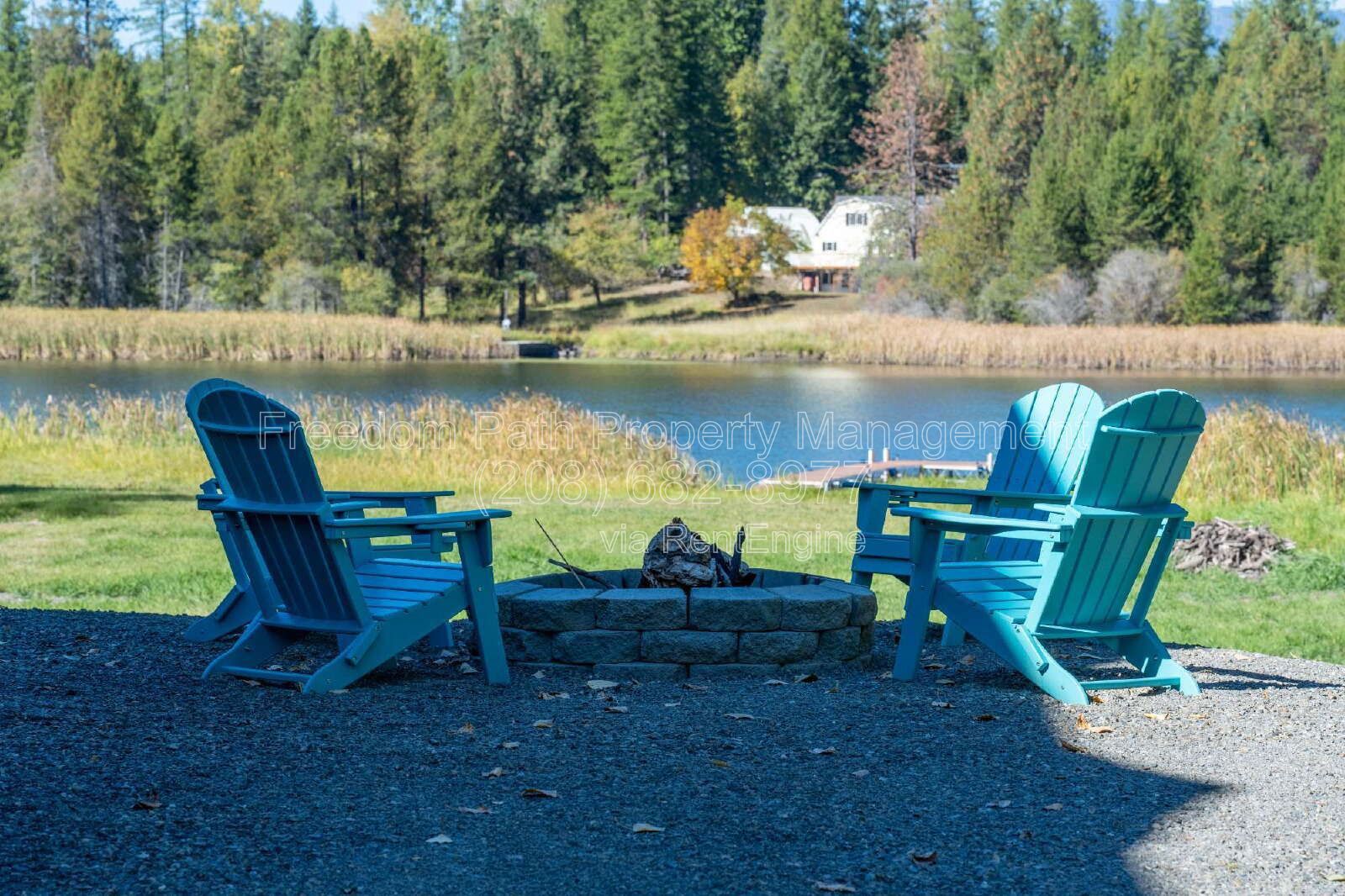 Fully Furnished Lakeview Home in Sagle — Seasonal Rental, Oct 2026–Apr 2027 | Water, Sewer, Trash & WiFi Included property image