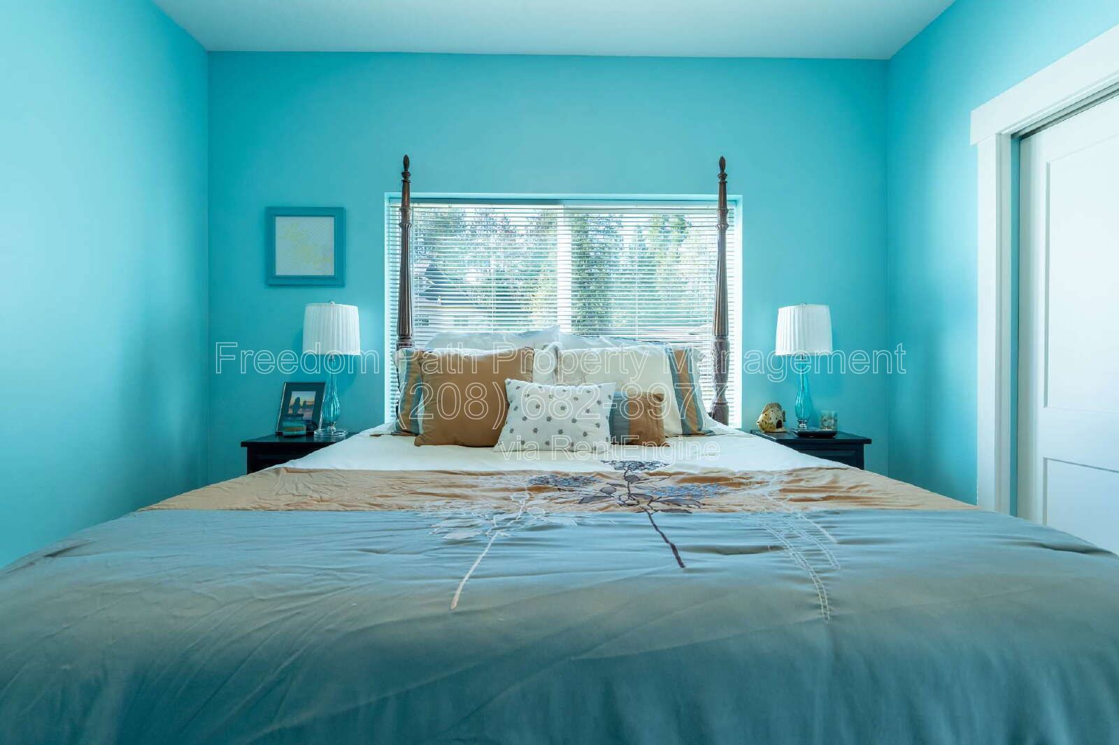 Fully Furnished Lakeview Home in Sagle — Seasonal Rental, Oct 2026–Apr 2027 | Water, Sewer, Trash & WiFi Included property image