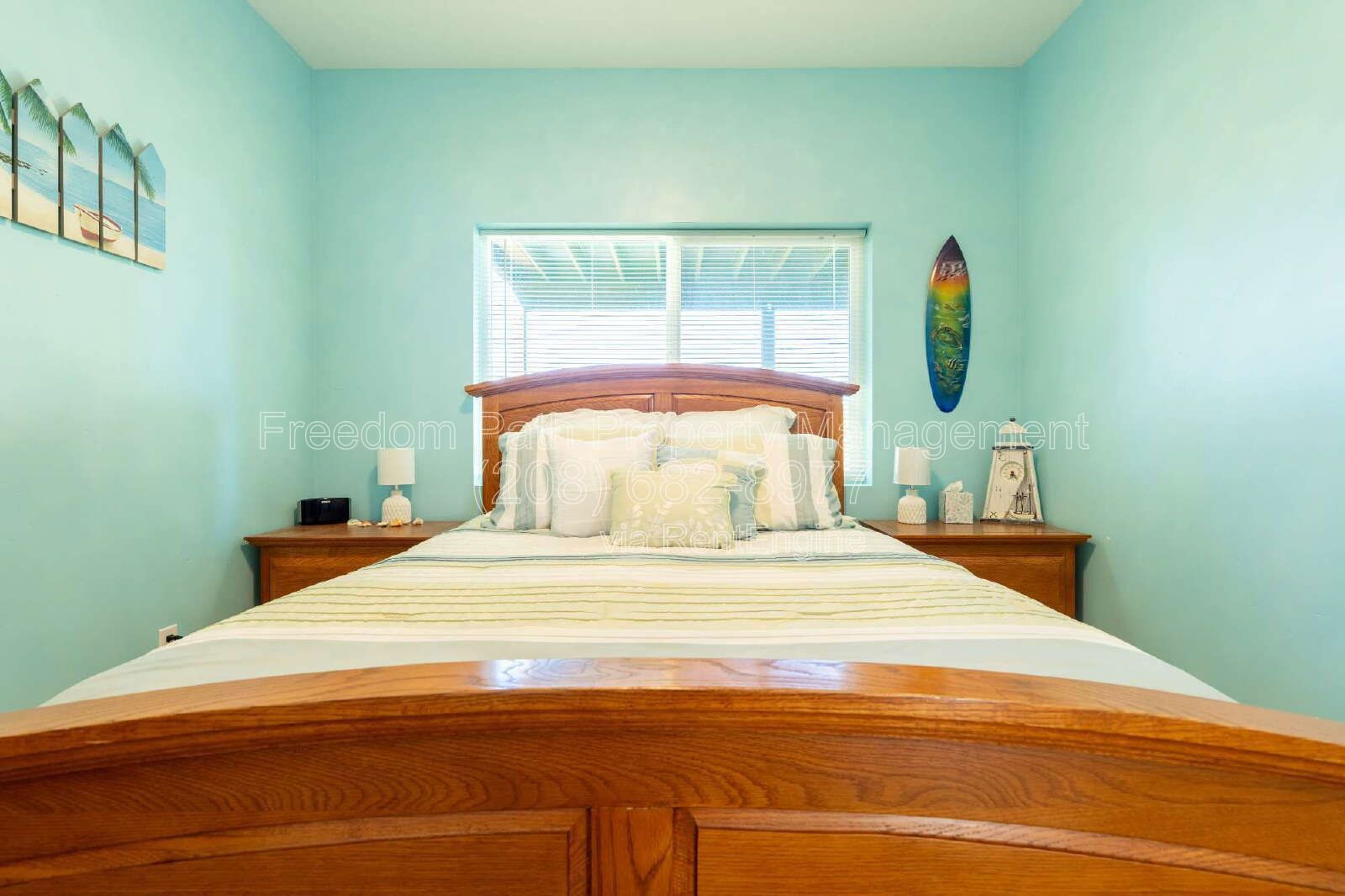 Fully Furnished Lakeview Home in Sagle — Seasonal Rental, Oct 2026–Apr 2027 | Water, Sewer, Trash & WiFi Included property image